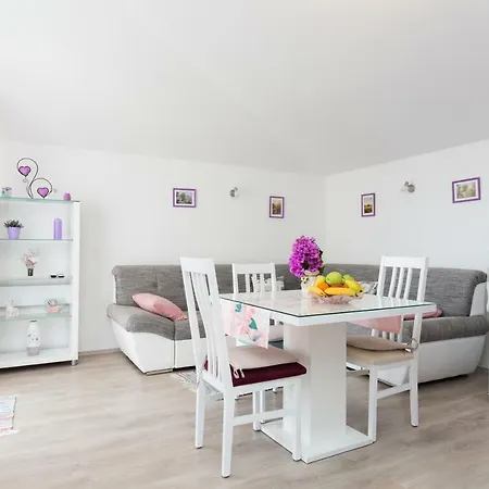 Apartment Paula Podstrana